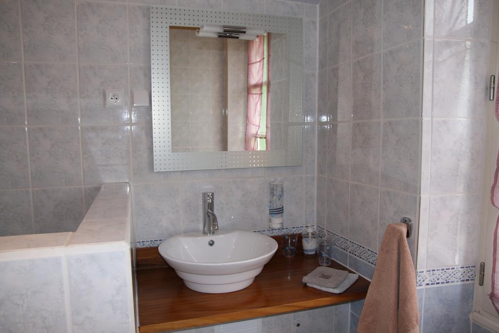 Chambre D'Hotes Park Des Collines - Gite Genissieux Room photo